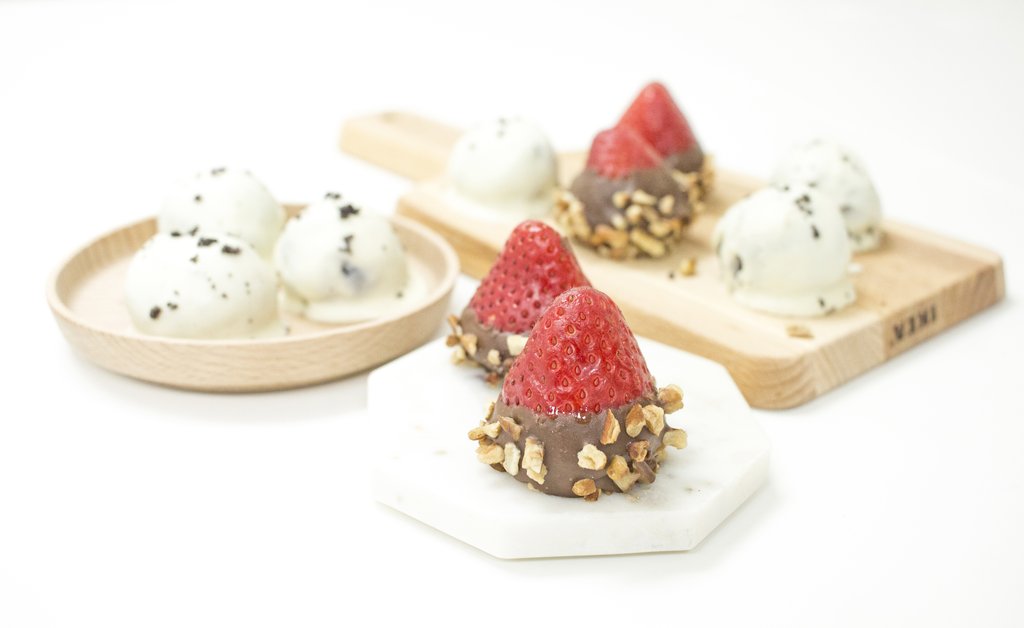Valentine’s Day Easy Nutella-stuffed Chocolate Dipped Strawberry